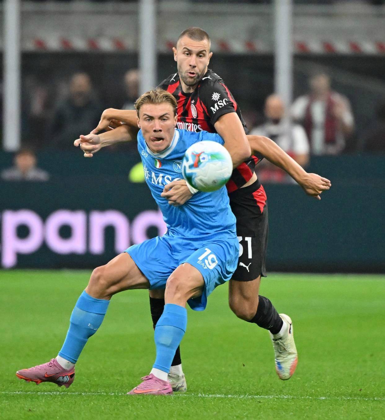 爱游戏-重磅！AC米兰绝杀压哨备战NBA常规赛窗口期休斯敦火箭调整名单以备欧冠，皇家马德里窗口期绝杀压哨的简单介绍